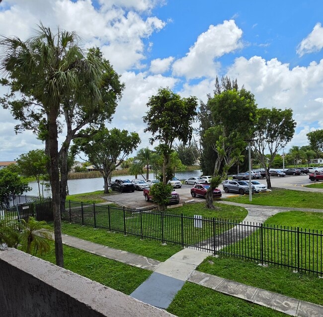 Building Photo - 1101 SW 122nd Ave Unit 204
