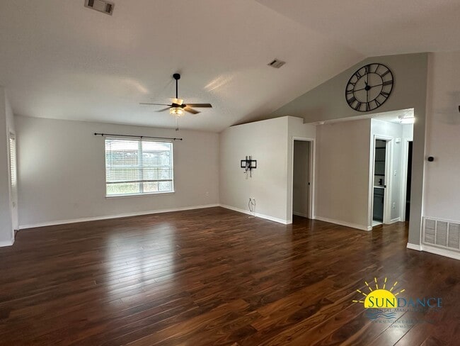 Photo - Pet Friendly Charming 3-Bedroom Home in Navarre!