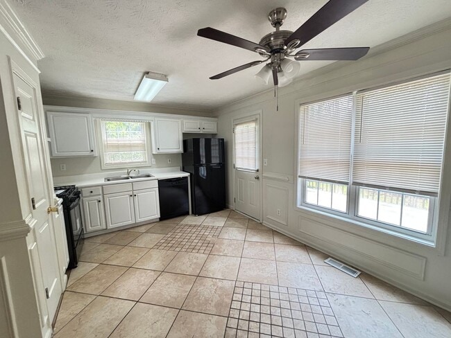 Photo - 2947 Baker Rd