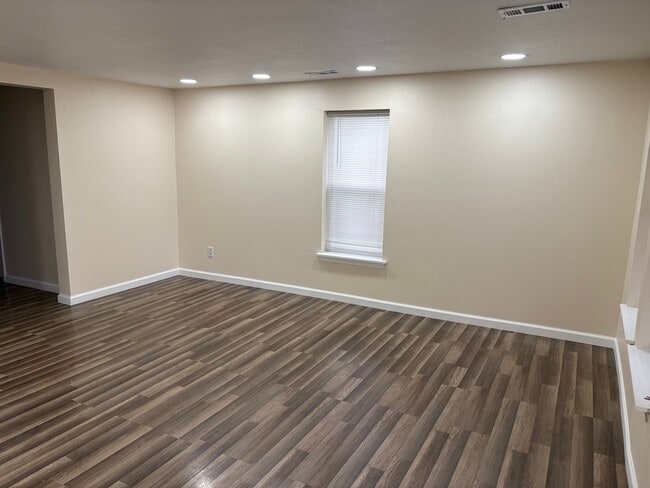 Photo - 1381 W Gooch Rd