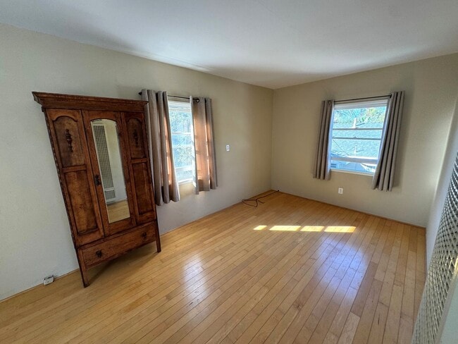 Photo - Charming 1 Bedroom Apartment in West Ventura – All Utilities Included!