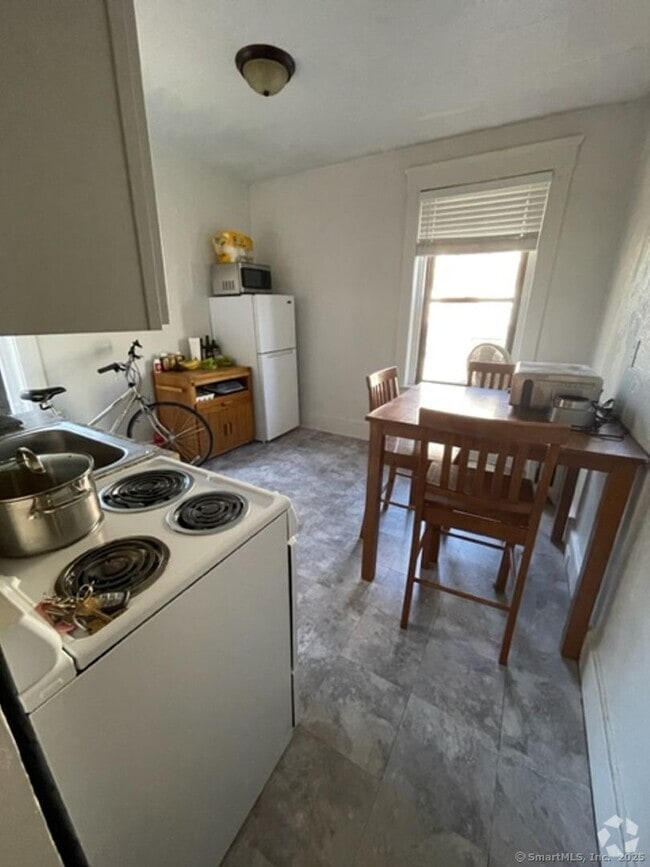 Building Photo - 644 Orange St Unit 1C Rental