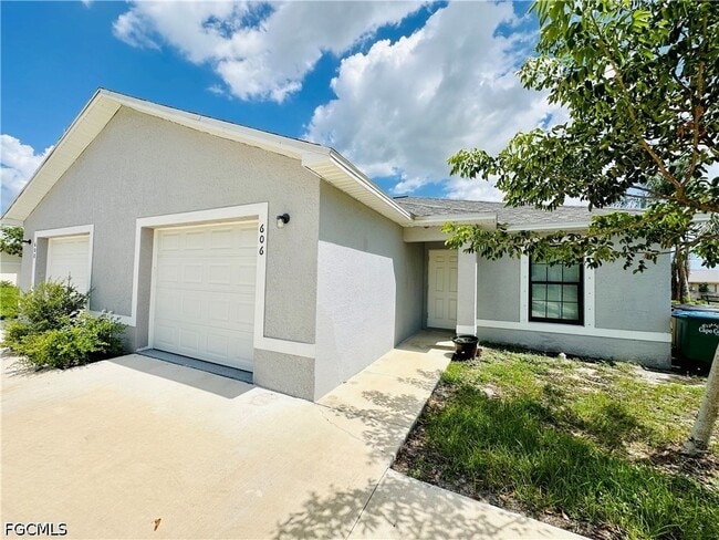 Photo - 606 SE 8th St