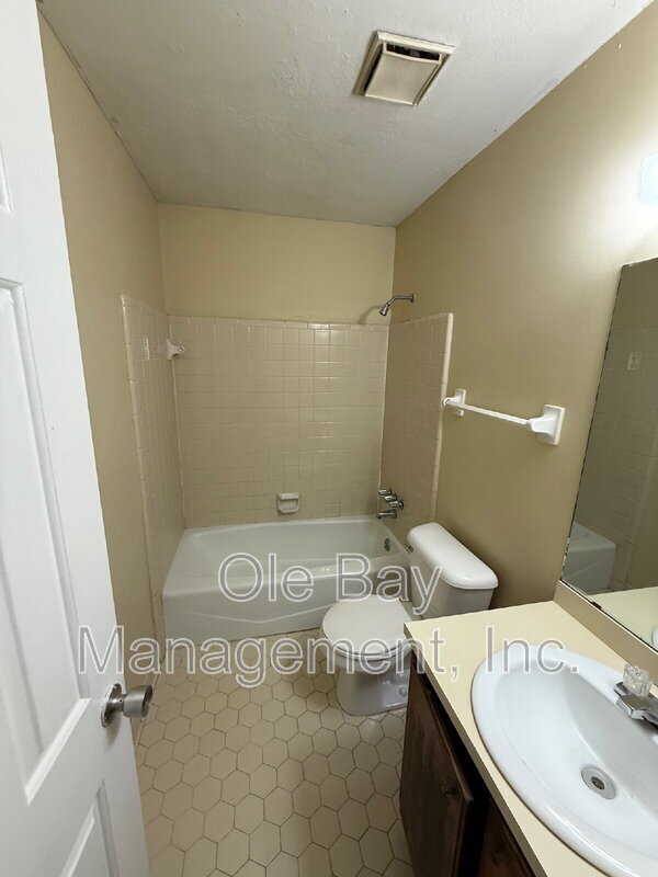 Photo - 929 Navco Rd