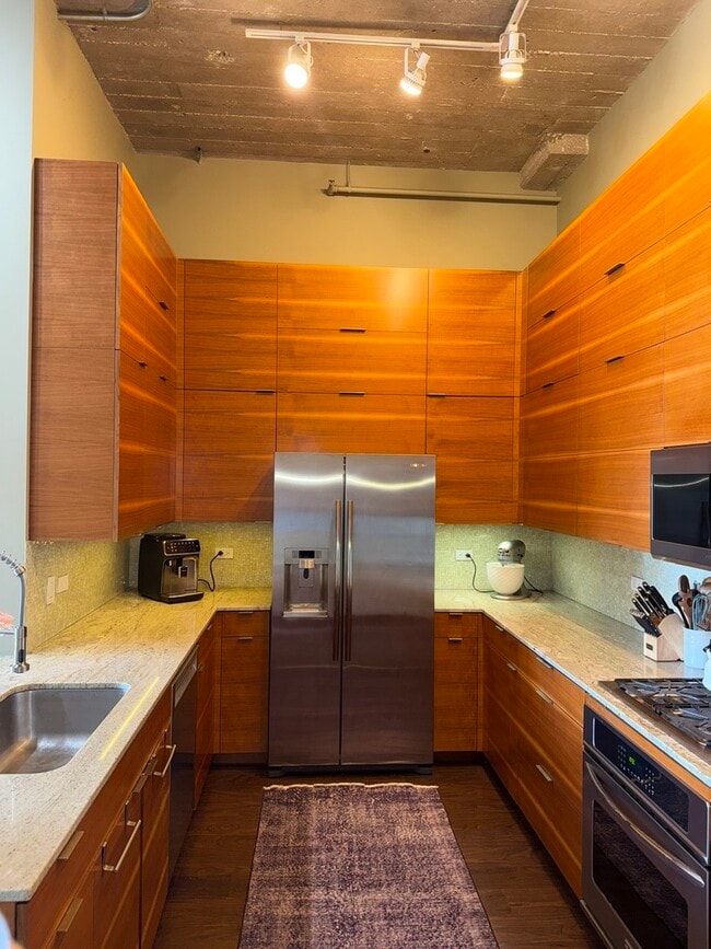 Photo - 320 E 21st St