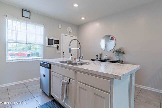 575 Oakleaf Plantation Pkwy