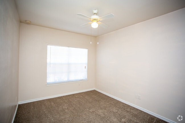 The Renaissance 2BDx2BA 945 ft² - Woodridge Apartments