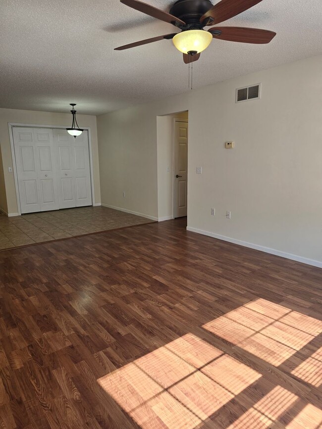 1984 Emily Dr Unidad B
