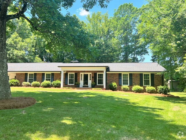 Building Photo - ~~ Spectacular Updated Ranch Home ~~