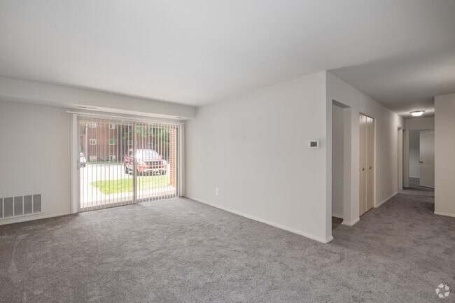 2BR, 2BA - 1,060SF - Milbrook Park Apartments