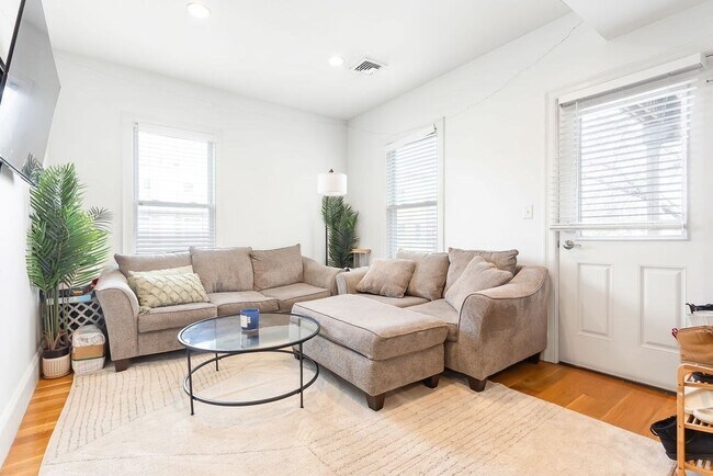 Photo - 142 Boston St Unidad 2