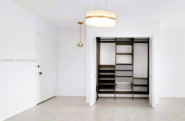 Photo - 2230 NE 56th Pl Unidad 227