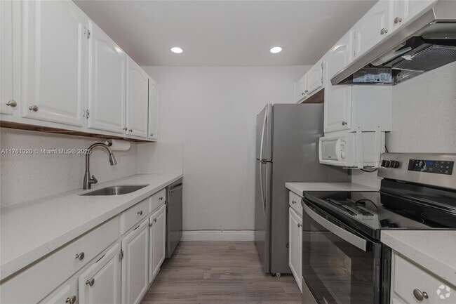 Building Photo - 300 SW 134th Way Unit 203E Rental