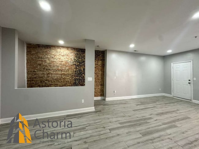 Building Photo - 1918 N Charles St Unit 3