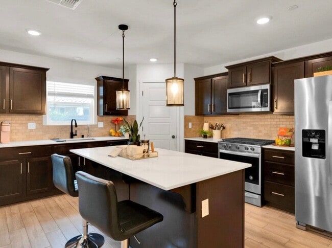 Photo - 1672 Thistle Ln