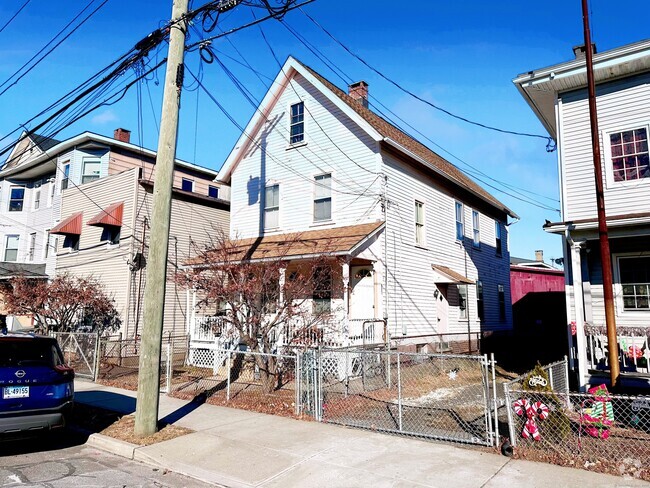 Building Photo - 371 Nichols St Rental