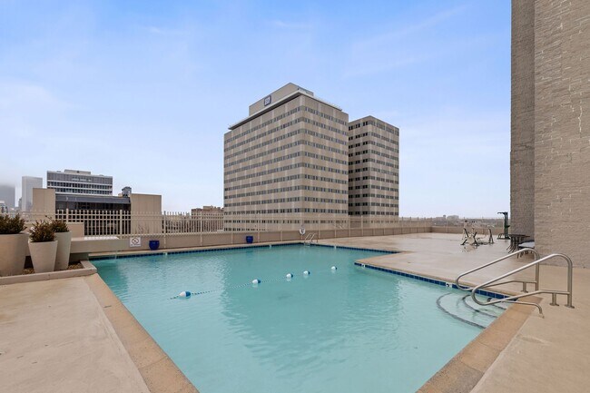 Beautiful sub penthouse in Downtown Tulsa! - Beautiful sub penthouse in Downtown Tulsa! Unit 23D
