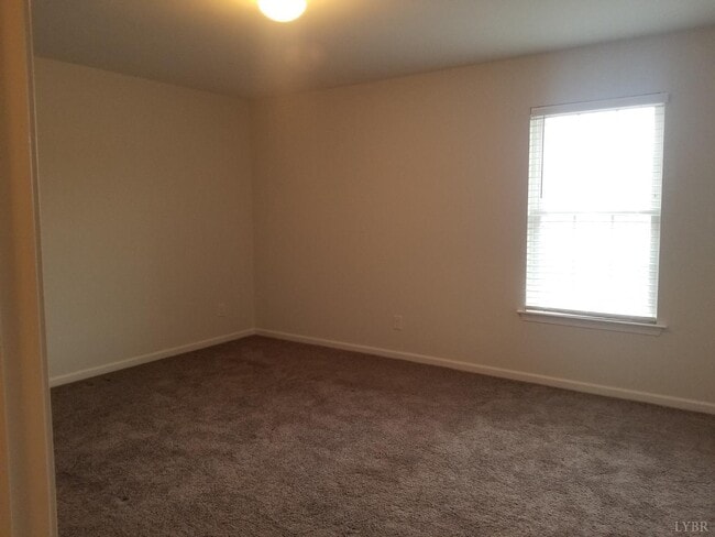 Photo - 104 Squire Cir