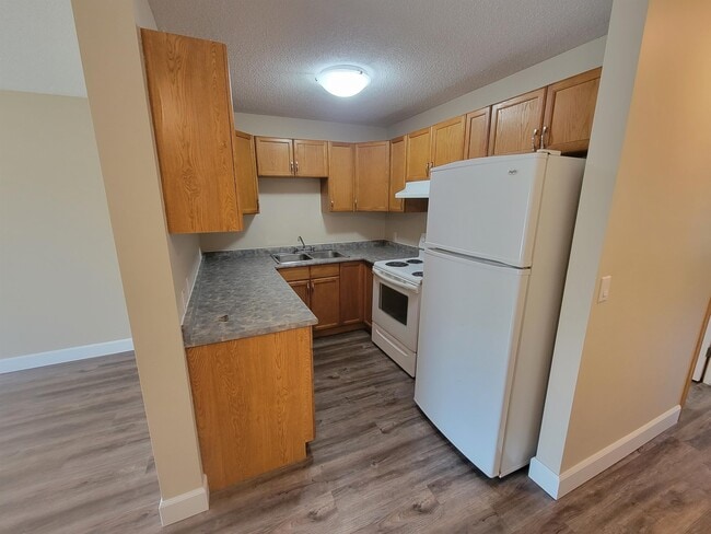 Photo - 228-226 6 Ave