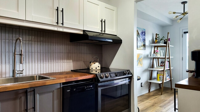 Photo - 158 McArthur Ave.