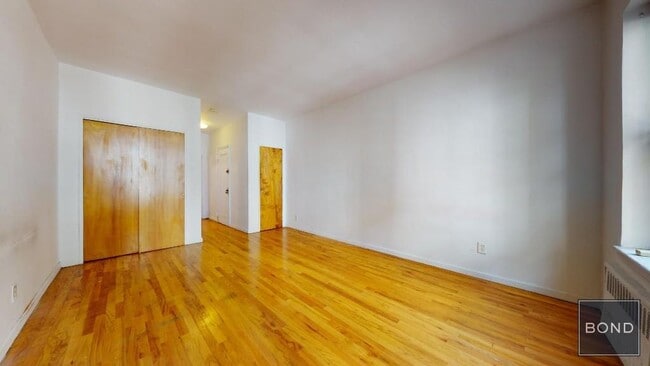 Building Photo - 324 E 83rd St Unit 5 Rental