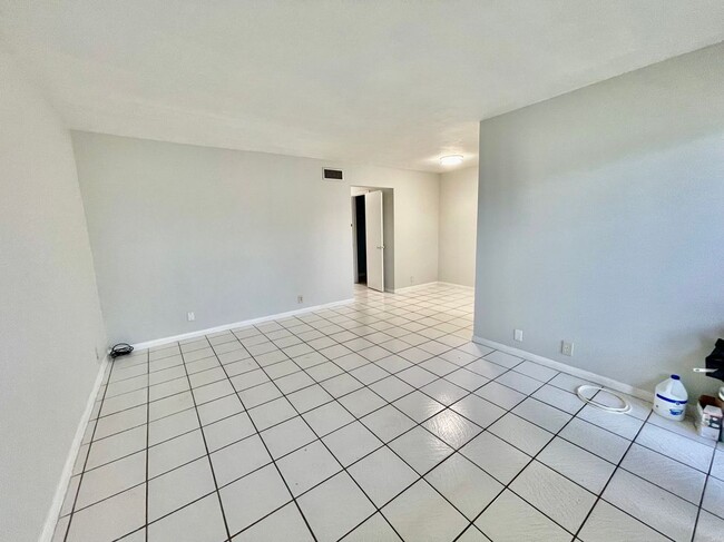 Building Photo - 1105 S G St Rental