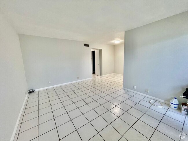 Building Photo - 1105 S G St Rental