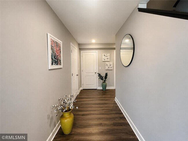 Photo - 10918 Yalta St NE