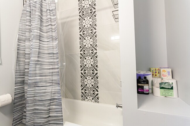 Photo - 1624 W Beach Ave Unit 1R