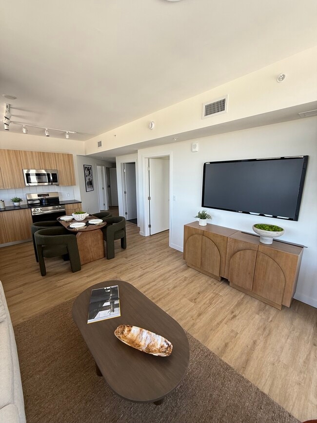 Photo - 941 E 22nd St Unidad B21