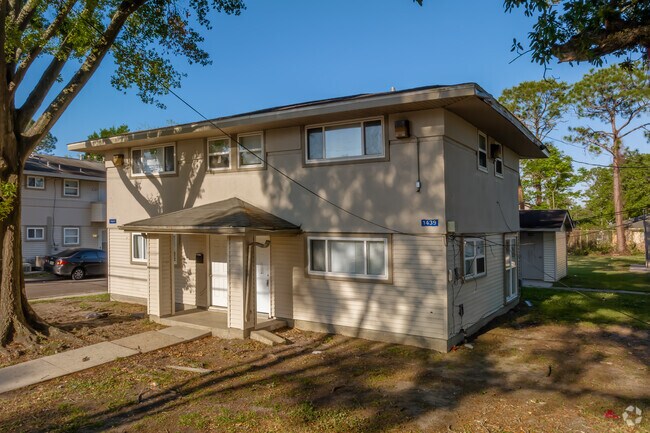 1315 Southlawn Boulevard - Gilmore Park Apartments