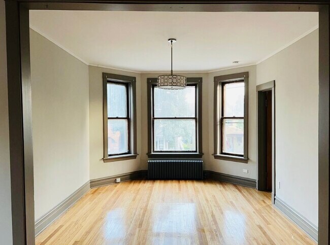 Photo - 2042 W Hutchinson St Unit 2