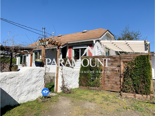Building Photo - Adorable 1 Bed in Bremerton!