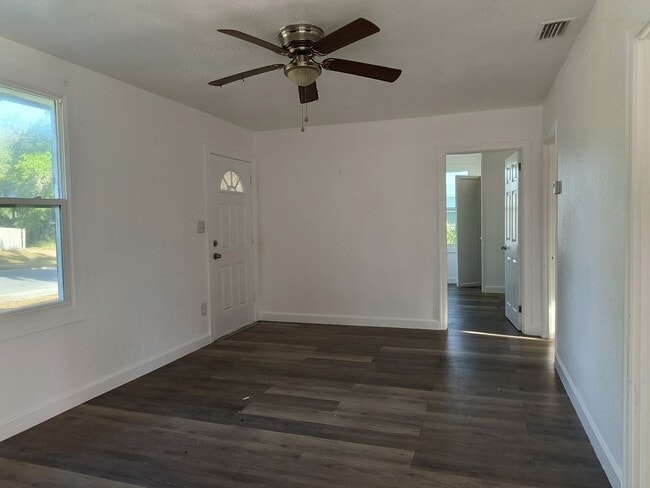 Photo - 302 S 12th St
