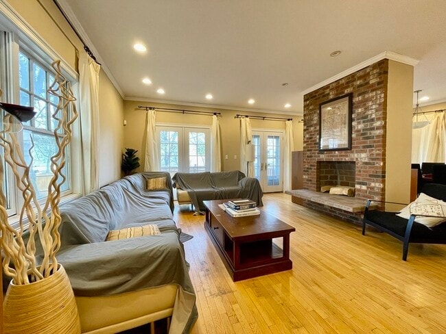 Photo - 155 Amory St