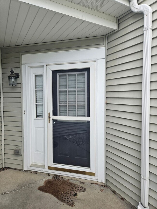 Photo - 348 Fallbrook Ct