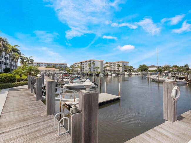 Building Photo - 911 Gardenia Dr Unit 150