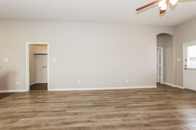 Photo - 15153 Meadow Glen S