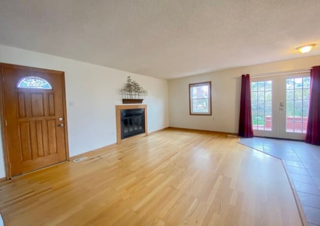 11207 Rimrock Dr