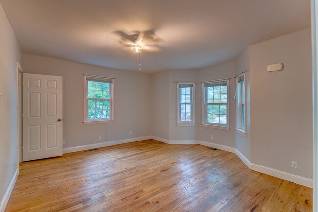 Building Photo - 79 Winchester Ave Unit 1