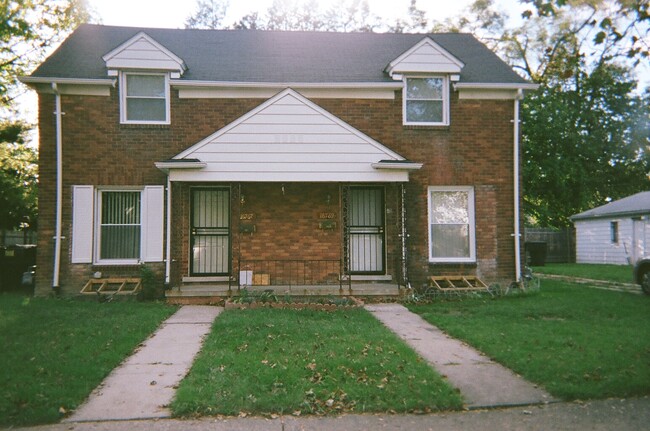 Photo - 16767 Evergreen Rd Townhome