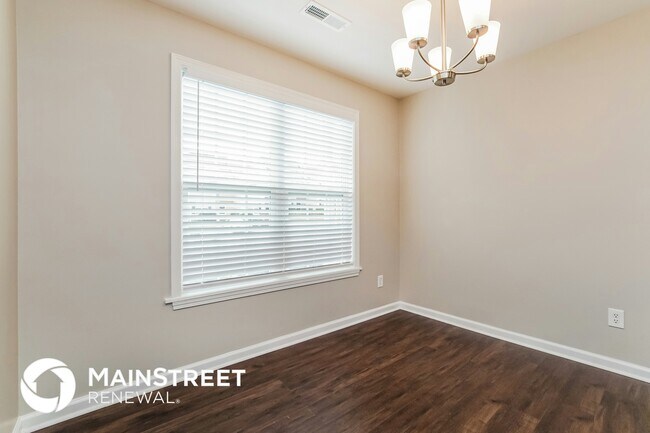 Photo - 405 Whitehall Ct