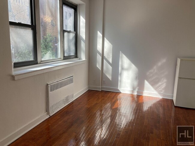 NO FEE Studio in Lenox Hill! Won't Stay on... - NO FEE Studio in Lenox Hill! Won't Stay on... Apartment Unit 2A