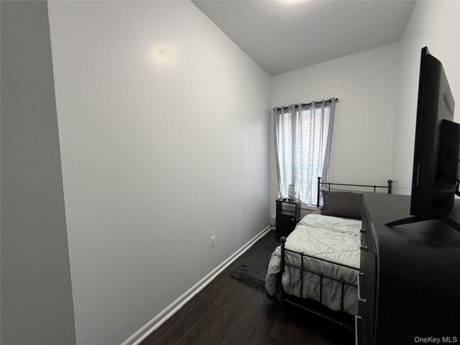 Photo - 509 E 183rd St