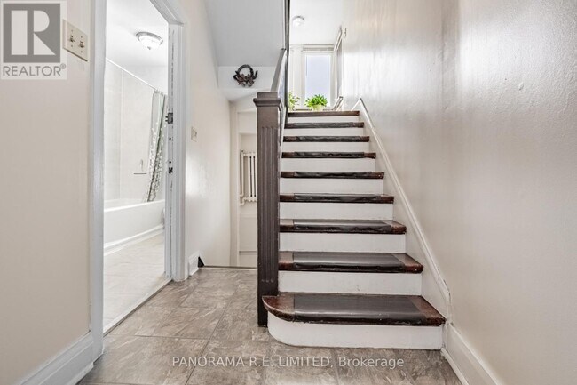 Photo - 8 Thirty Third St