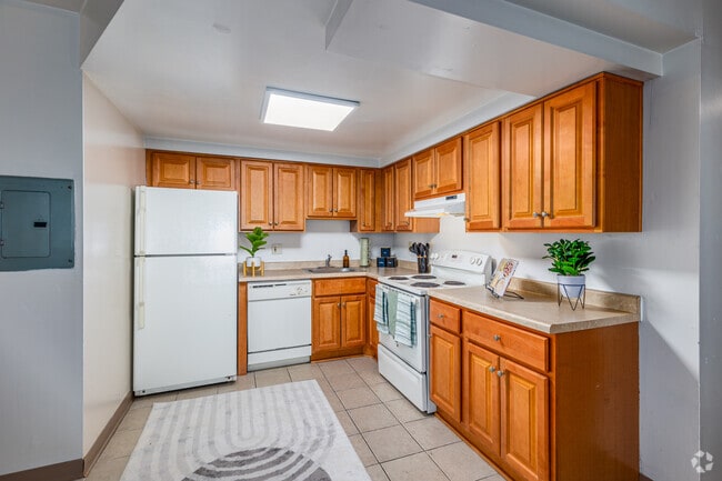 3BR, 2BA - 924SF - Kitchen