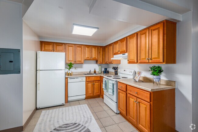 3BR, 2BA - 924SF - Kitchen - Bates Hill Apartments