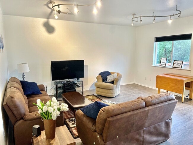 Building Photo - 2845 Nugget Ln Unit 2 Bedroom Apartment