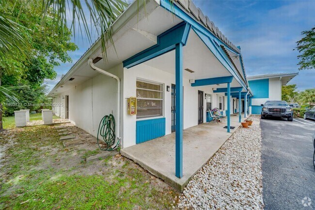 Building Photo - 11640 NW 39th St Unit 1 Rental