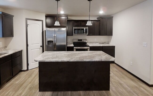 Building Photo - Fox Run Apartments